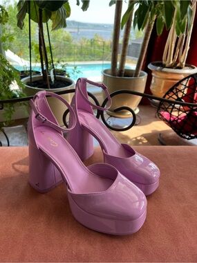 💎NEW! Platform Ankle-Strap Pumps in Lavender Patent 7